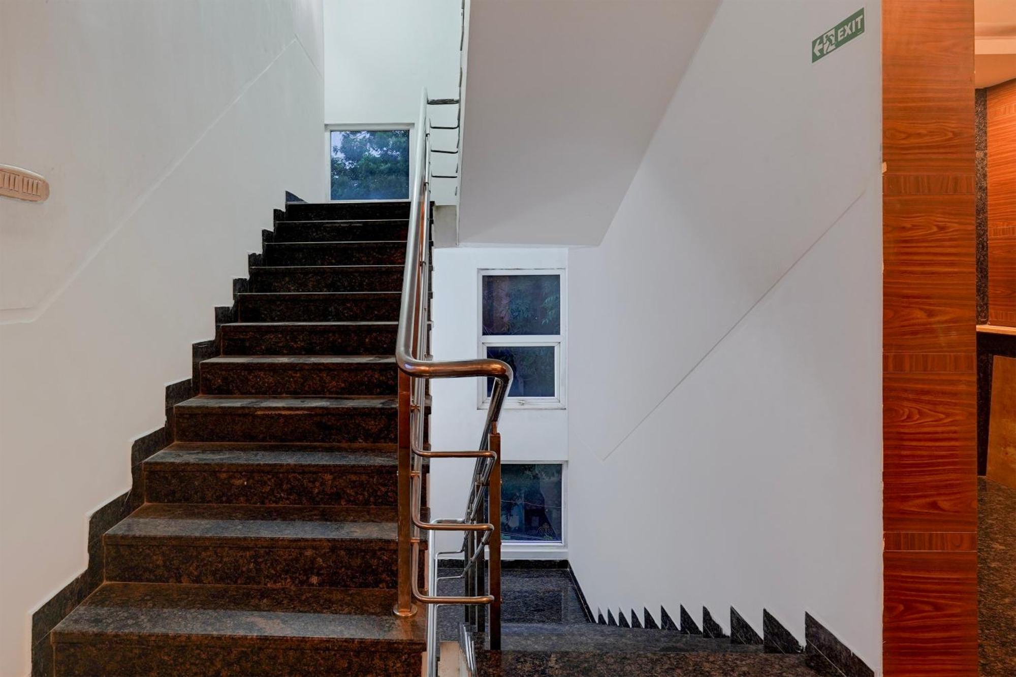 Super Townhouse Arcot Road Near Kauvery Hospital Chennai Exterior foto
